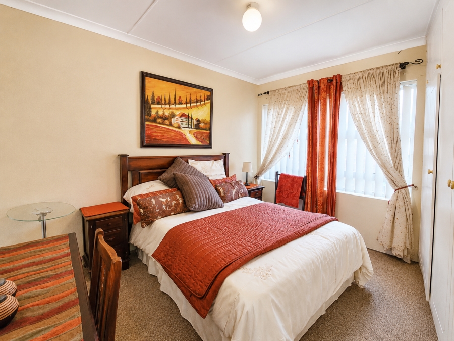 5 Bedroom Property for Sale in Wavecrest Eastern Cape
